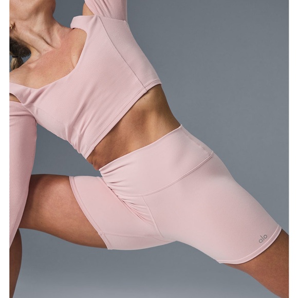 NWOT 🩰 ALO Yoga Women's Limited Edition Pink High-Waist Biker Shorts - Picture 4 of 6